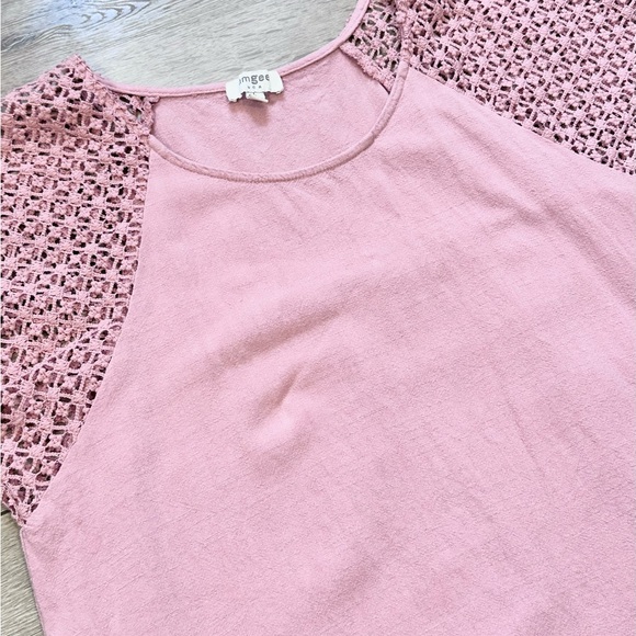 Umgee Crochet Sleeve Fringe Linen Blend Top - Picture 8 of 14